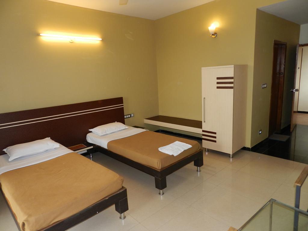 Hotel Rock Regency Toranagallu Kültér fotó