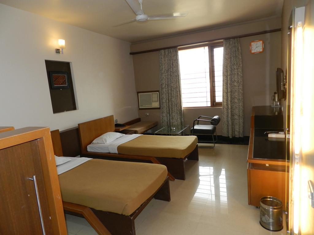 Hotel Rock Regency Toranagallu Kültér fotó